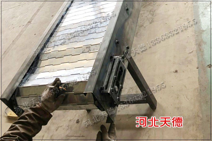 鏈板輸送機