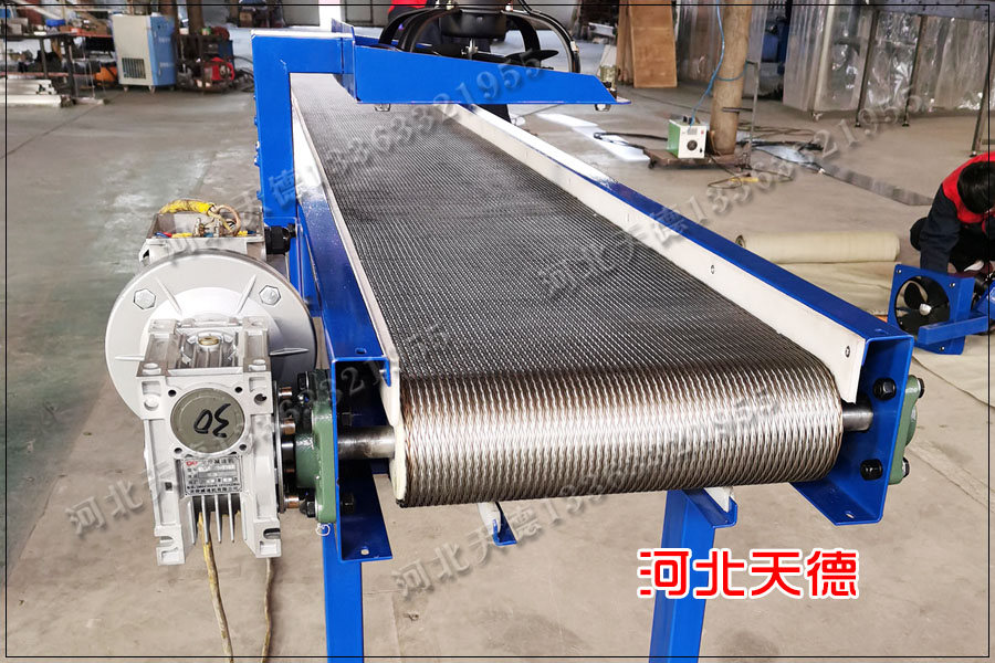 網(wǎng)帶輸送機