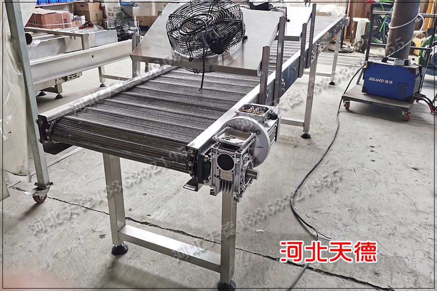 網(wǎng)帶輸送機