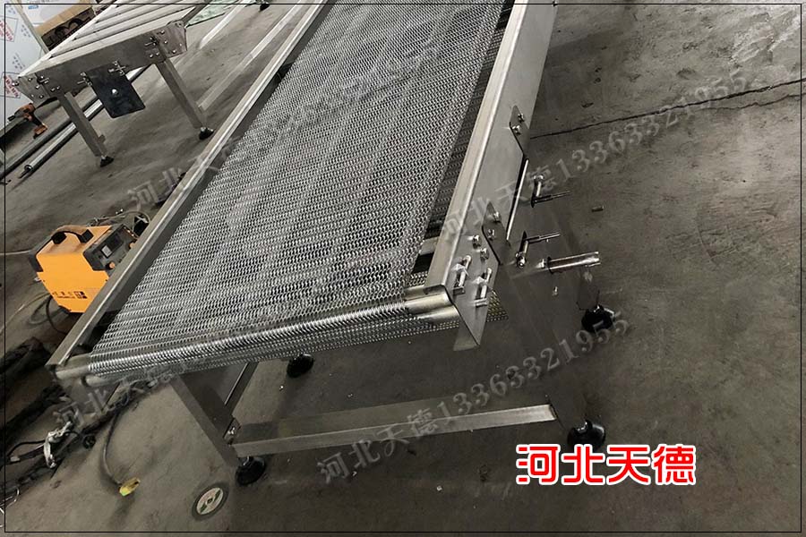 網(wǎng)鏈輸送機